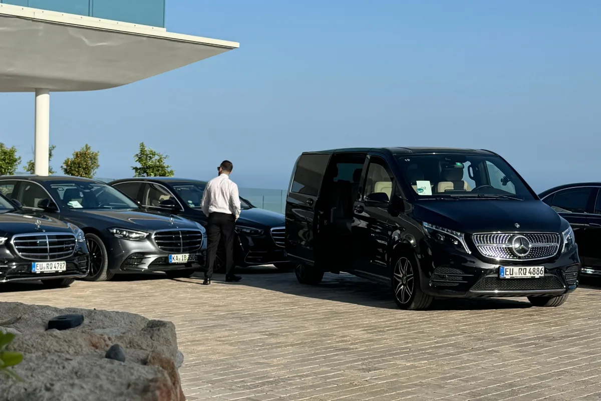 La vision MAYER : transport B2B haut de gamme sur la Côte d'Azur